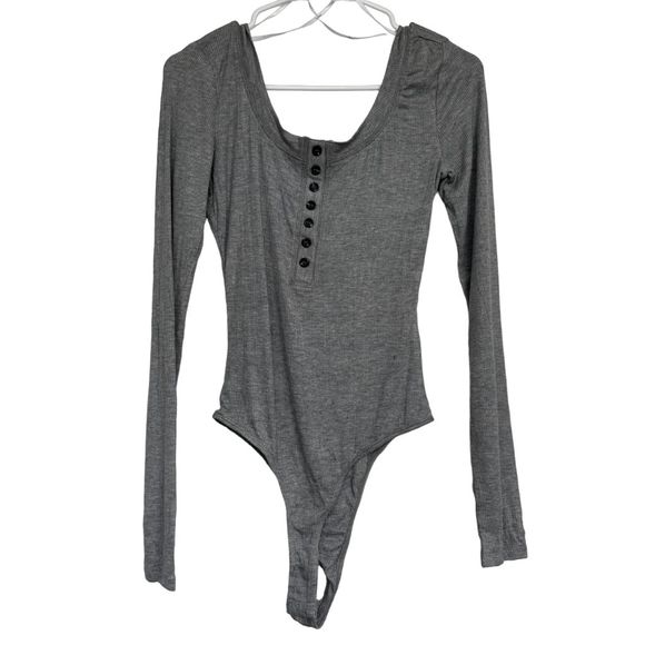 NWT Lulus Womens Heather Gray Long Sleeve Boat Neck Button Ribbed Bodysuit Sz M - Picture 2 of 12
